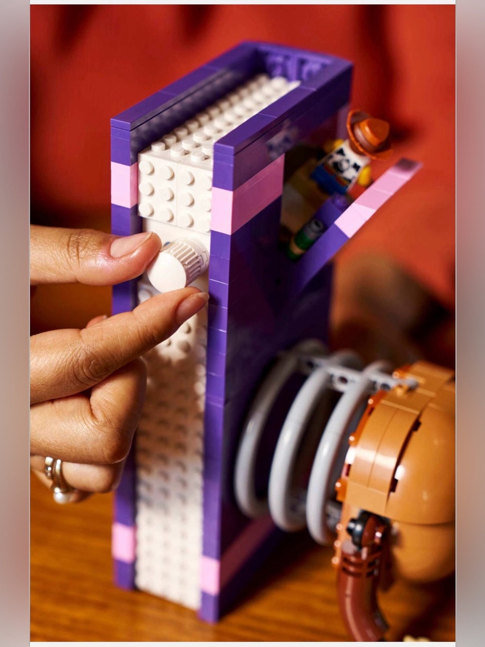 LEGO Disney™ Toy Story Slinky Dog
Bookends - Picture 15 of 16